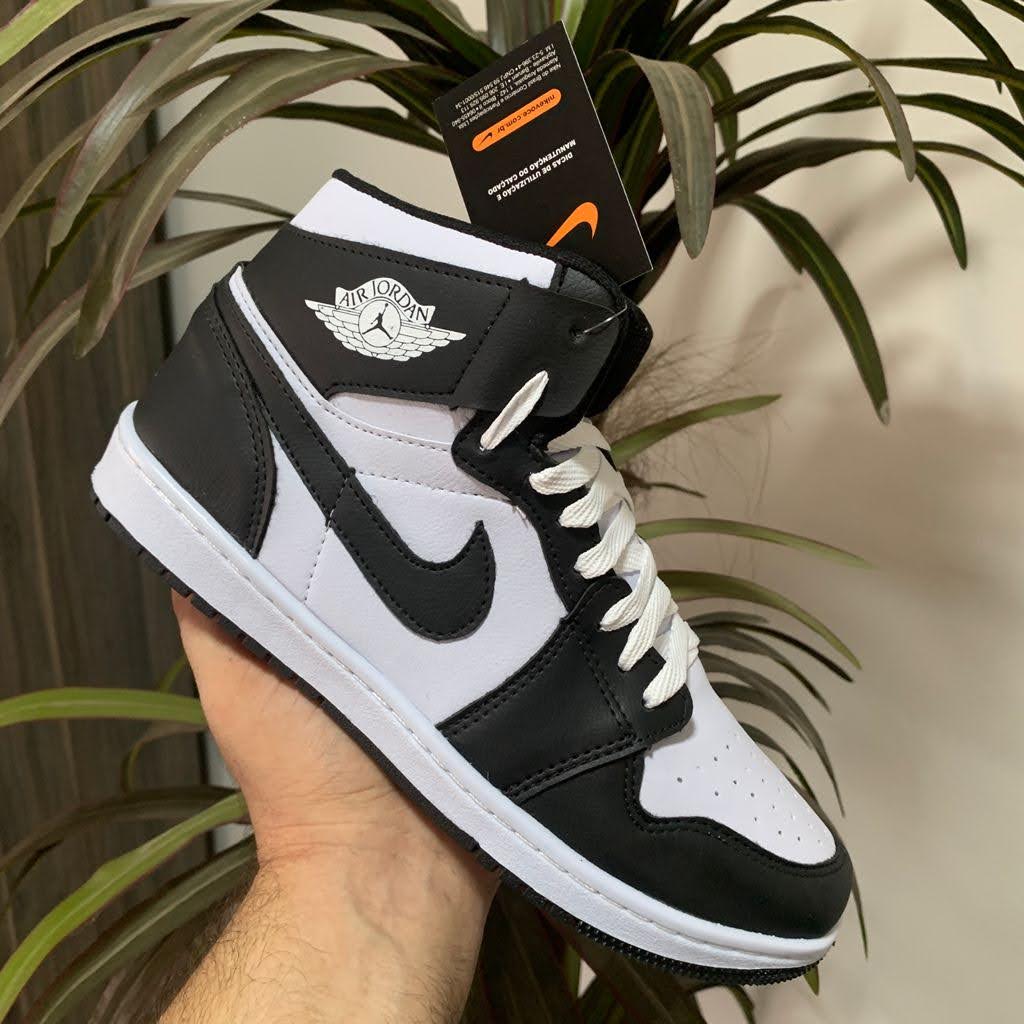 Tênis Nike AIR JORDAN 1  - Preto/Branco ⭐