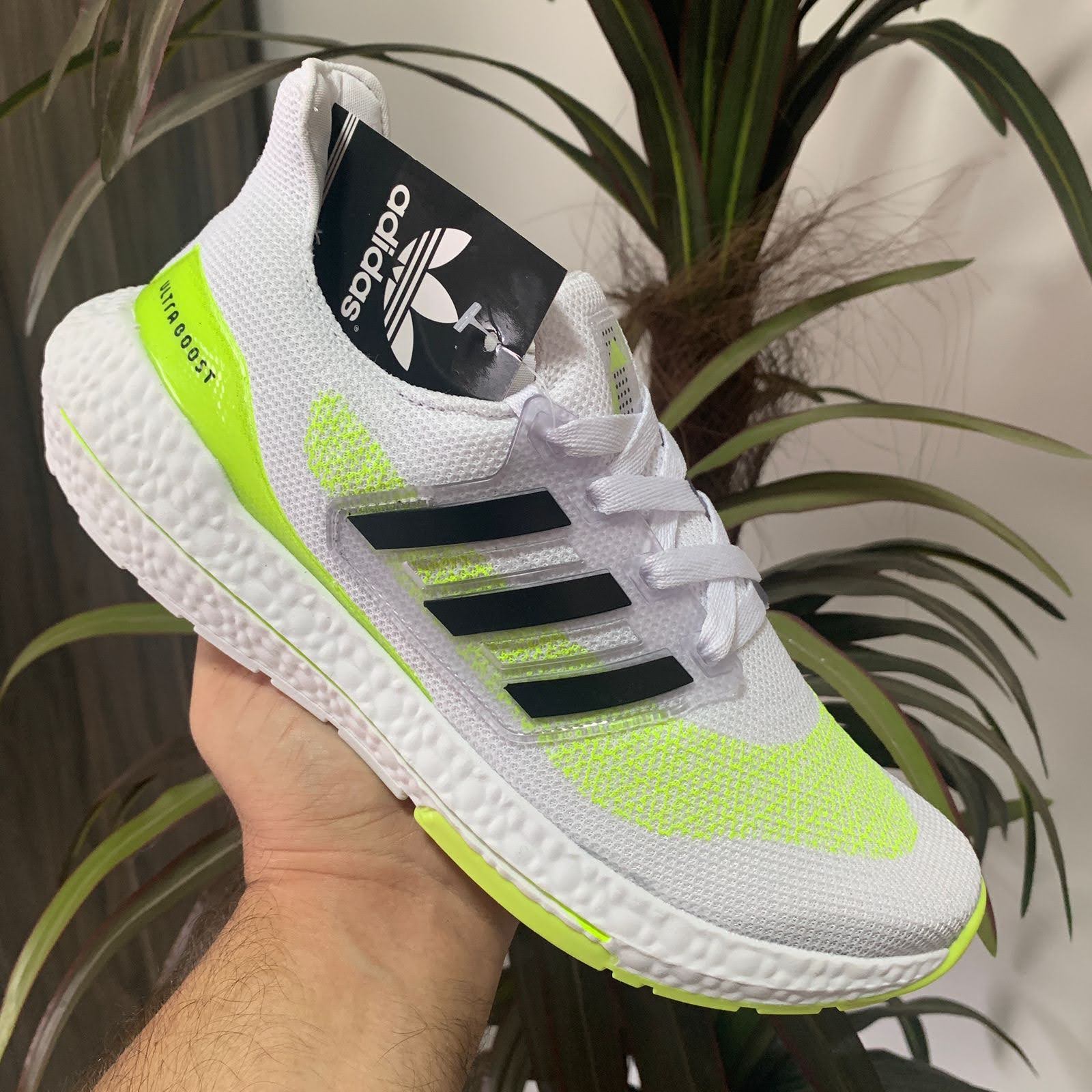 Tênis Adidas Ultraboost 21 - Branco/Verde-Limão ⭐