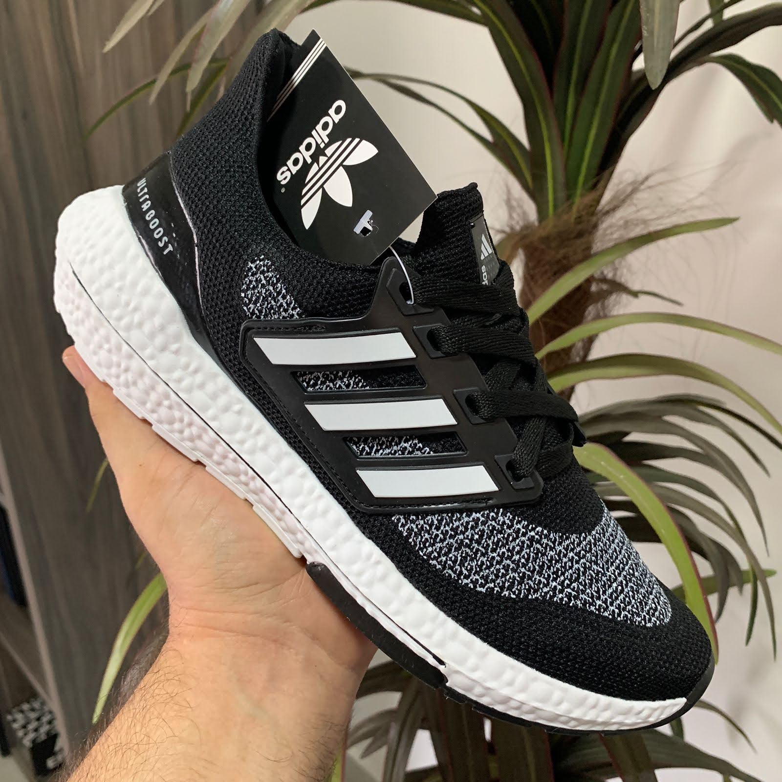 Tênis Adidas Ultraboost 21 - Preto/Branco ⭐