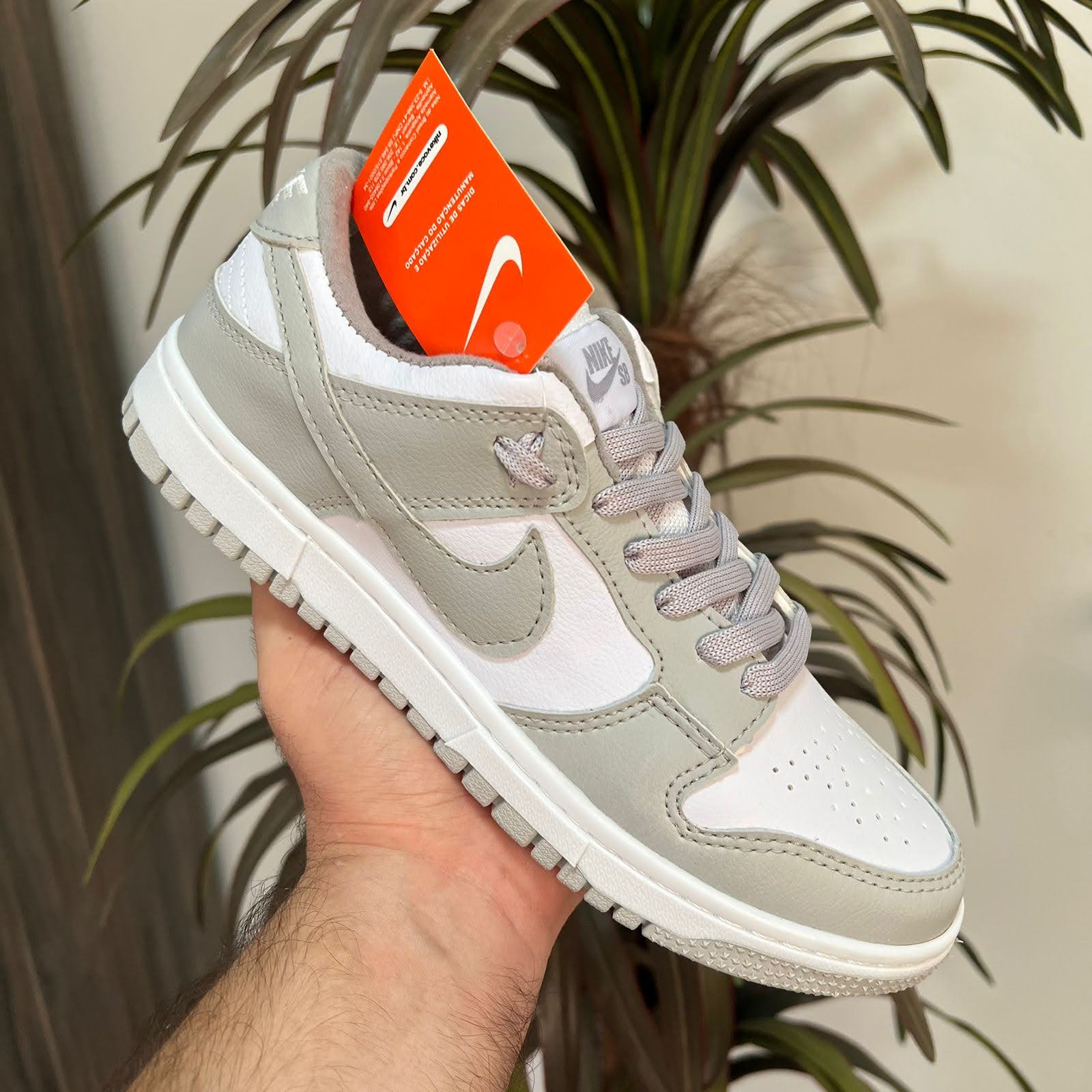 Tênis Nike SB Dunk Low Branco/Cinza ⭐