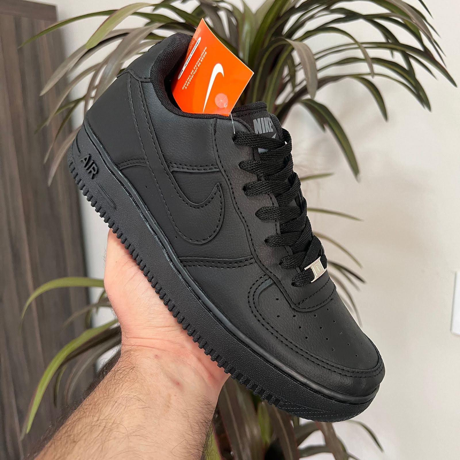 Tênis Nike AIR FORCE 1 - Preto ⭐